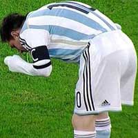 Hãy ngừng nôn trên sân, Messi