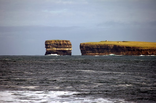 Ngỡ ngàng vẻ đẹp tháp đá "cô đơn" tại Ai-len - 4