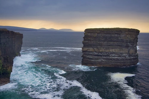 Ngỡ ngàng vẻ đẹp tháp đá "cô đơn" tại Ai-len - 9