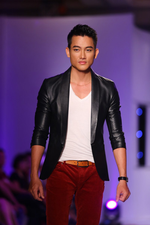 Mẫu Việt ăn vội sau sàn diễn - 18