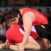 Thể thao - Sức hút hội vật làng chật cứng người xem