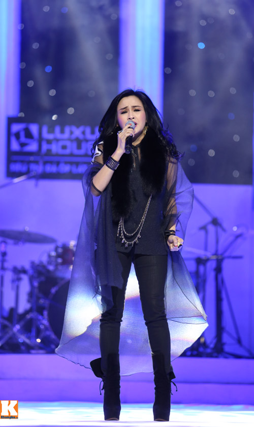 Mỹ Tâm hát sai lời loạn xạ trên sân khấu - 5