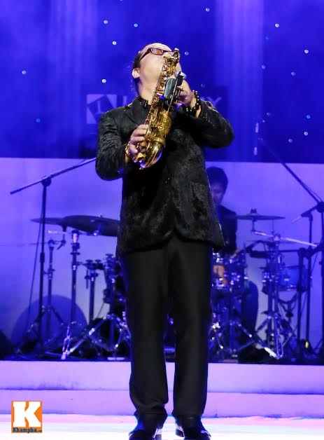 Mỹ Tâm hát sai lời loạn xạ trên sân khấu - 1