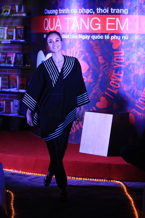 Mẫu Việt mang thiết kế đẹp cho "nửa thế giới" - 11