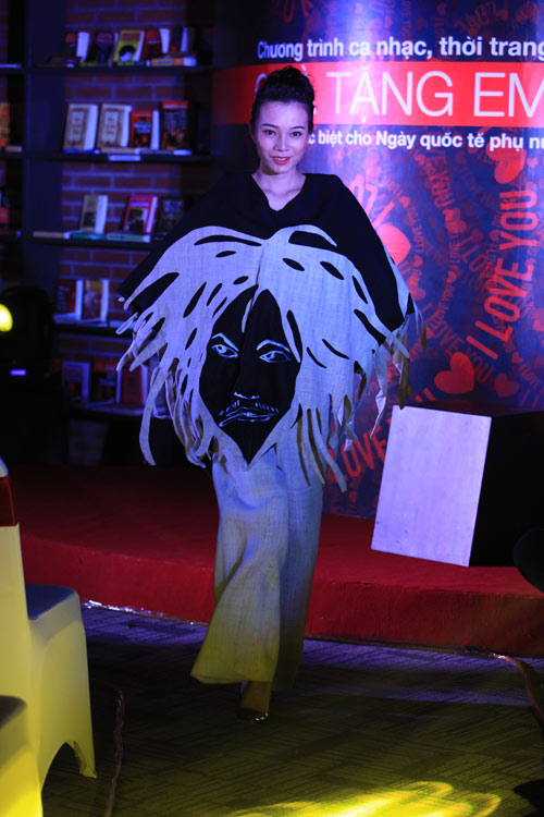 Mẫu Việt mang thiết kế đẹp cho "nửa thế giới" - 8