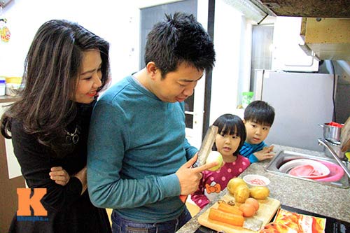 8/3: Anh Chánh trổ tài vào bếp - 2