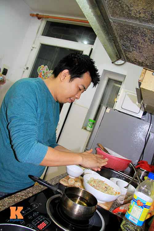 8/3: Anh Chánh trổ tài vào bếp - 9