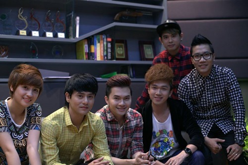 Dàn ca sĩ Việt hội ngộ trong MV tặng mẹ - 8