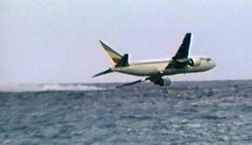 Máy bay rơi xuống biển: Những vụ sống sót hy hữu - 1