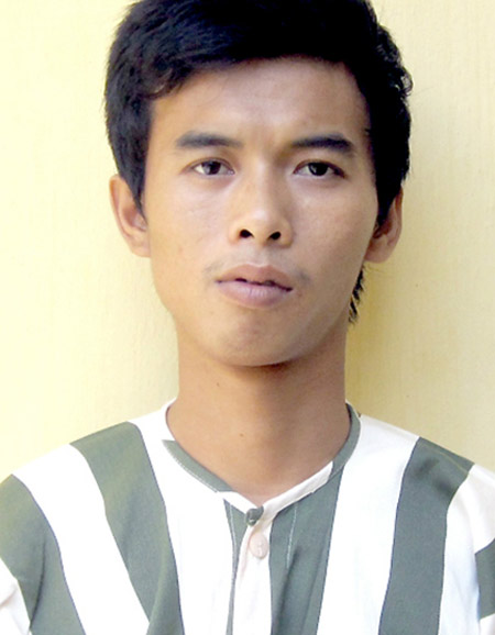 Tên cướp luôn cúng đồng bọn trước khi gây án - 1