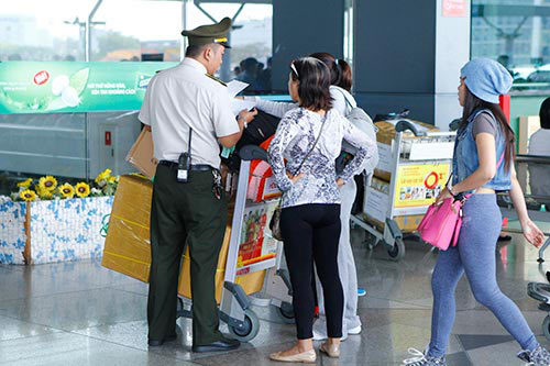 Chùm ảnh: An ninh sân bay Việt Nam được thắt chặt - 19