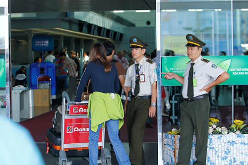 Chùm ảnh: An ninh sân bay Việt Nam được thắt chặt - 20
