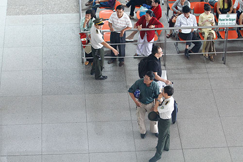 Chùm ảnh: An ninh sân bay Việt Nam được thắt chặt - 23