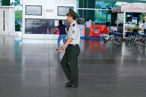 Chùm ảnh: An ninh sân bay Việt Nam được thắt chặt - 25
