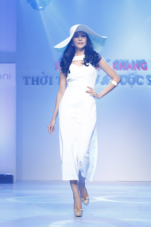 Diện váy trắng tinh khôi cho ngày hè thêm hứng khởi  Báo An Giang Online