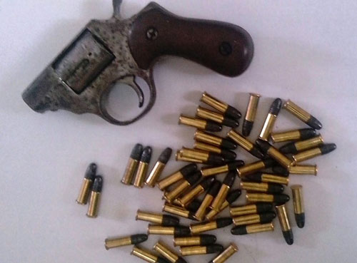 Vây bắt kẻ dùng súng uy hiếp đối thủ làm ăn - 1