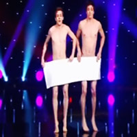 Cười 24h - Video clip: Vũ công "không còn gì để hở"