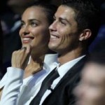 Bóng đá - Chán cảnh bạn gái khoe thân, Ronaldo bắt cưới