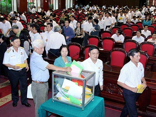 Không dừng lấy phiếu tín nhiệm - 1