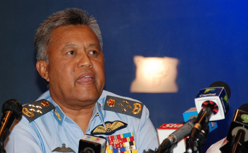 Malaysia bác tin dò thấy tín hiệu máy bay - 1