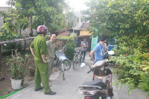 Đang vui đùa, lấy súng bắn vào má người yêu - 2