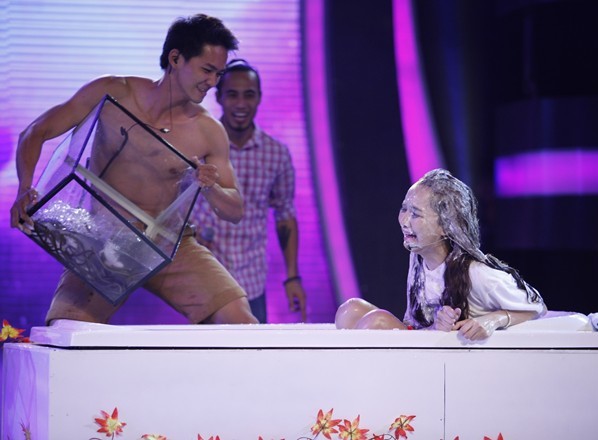 10 hot girl "méo mặt" vì rắn, ếch - 4