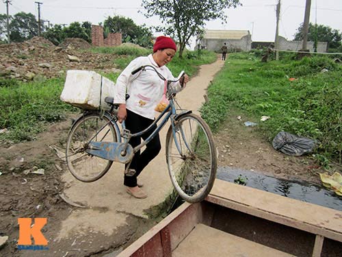 Làng "đu dây" vượt sông giữa lòng HN - 9
