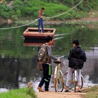 Tin tức trong ngày - Làng "đu dây" vượt sông giữa lòng HN