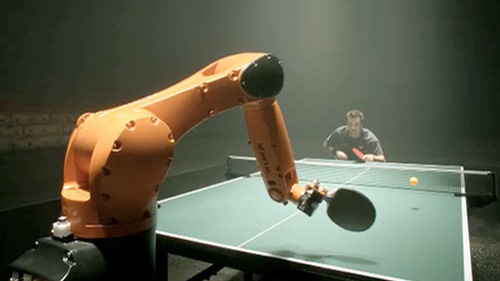 Video: Toát mồ hôi đấu bóng bàn với robot - 1