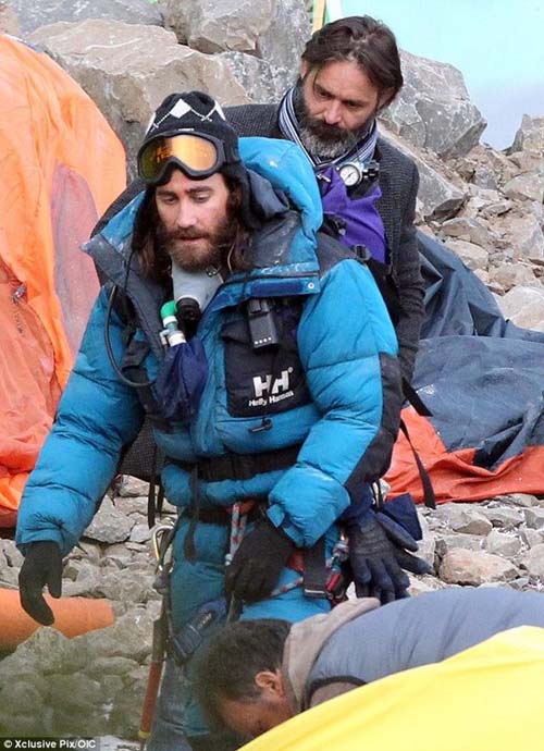 Sao Brokeback Mountain khỏa thân trên trường quay - 4