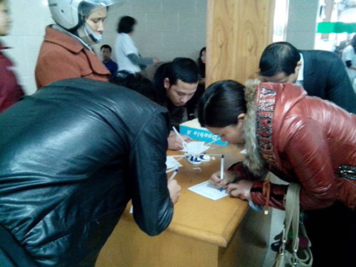 HN: Thí điểm thanh toán viện phí qua thẻ ATM - 1