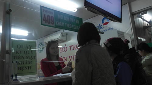 HN: Thí điểm thanh toán viện phí qua thẻ ATM - 3