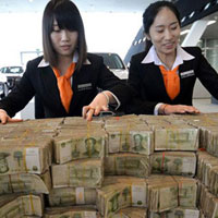 Ô tô - Xe máy - "Hết hơi" vì khách mang tiền lẻ đến mua xe