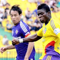 Bóng đá - Khai mạc giải hạng Nhất: “Kẻ máu lửa, người hời hợt”