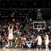 Thể thao - Cú ném rổ làm đối thủ “choáng váng”