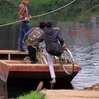 Tin tức trong ngày - Người dân Thủ đô sẽ bị cấm “đu dây vượt sông”?