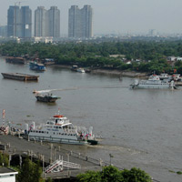 Đỉnh triều trên sông Sài Gòn vượt báo động 1