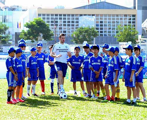 Sao nhí Việt háo hức gặp Torres, Hazard, Terry - 1