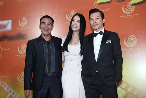 Dàn mỹ nhân Việt khoe thềm ngực gợi cảm - 4