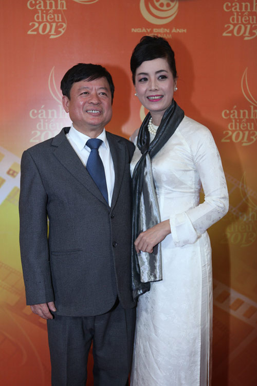 Dàn mỹ nhân Việt khoe thềm ngực gợi cảm - 5