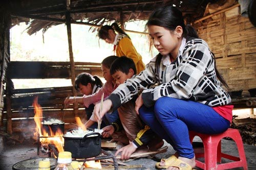 Dựng lều trọ học nơi biên giới - 2