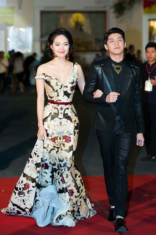 Mê mẩn với váy đuôi cá quyến rũ của mỹ nhân - 2