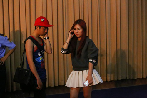 Hương Tràm nhún nhảy cổ vũ anh trai thi X Factor - 5