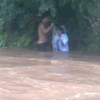 Tin tức trong ngày - Qua suối bằng túi bóng: Sở GD-ĐT lên tiếng