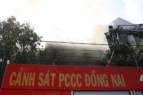 Đồng Nai: Quán bar Discovery bốc cháy dữ dội - 2