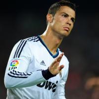 Bóng đá - Video: Ronaldo "vồ ếch" trên sân