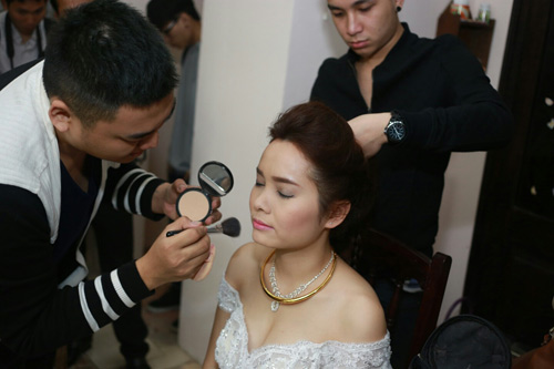 Ca sỹ Tình yêu màu nắng sexy trong ngày cưới - 5