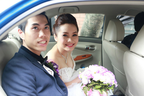 Ca sỹ Tình yêu màu nắng sexy trong ngày cưới - 4