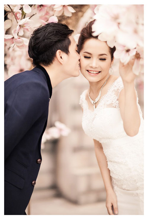 Ca sỹ Tình yêu màu nắng sexy trong ngày cưới - 7