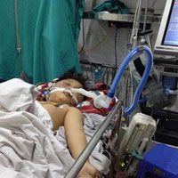 Tin tức trong ngày - Nhói lòng đám tang bé 8 tuổi bị bố đánh chết